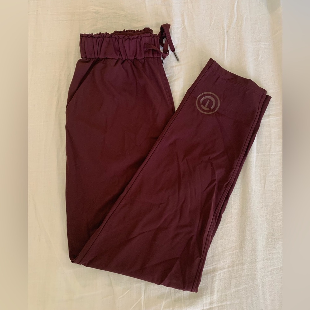 Lululemon tapered Joggers Size 4